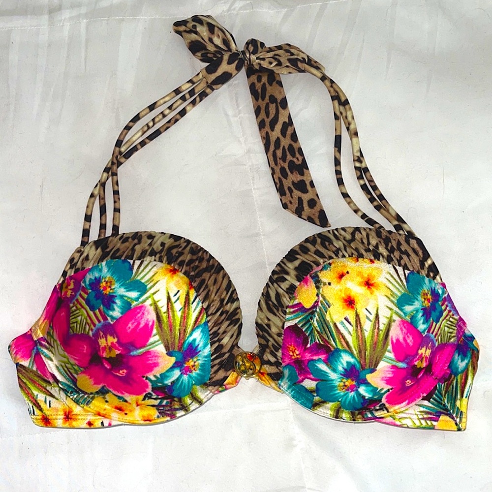 Victoria’s Secret bikini top 👙